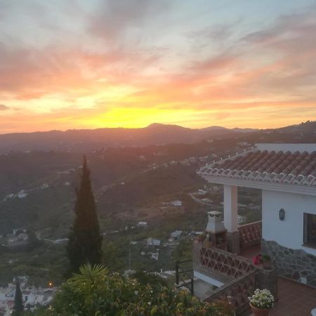 Villa Casa Ana, Fantásticas vistas al pueblo, el mar y la montaña Frigiliana Esterno foto
