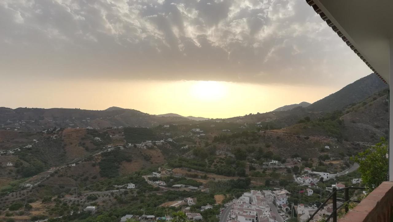 Villa Casa Ana, Fantásticas vistas al pueblo, el mar y la montaña Frigiliana Esterno foto